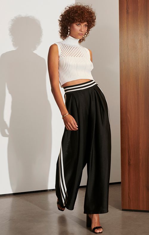 Cropped Tricot Cavado Nervuras Furos