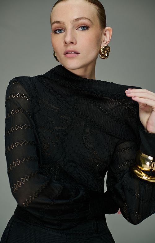 Blusa Tricot Gola Boba Assimétrica Rosas